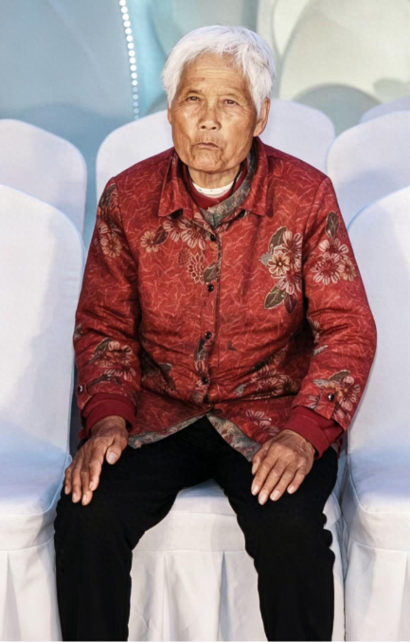 走失者照片 营口市寻人：七旬老太走失，穿灰色上...