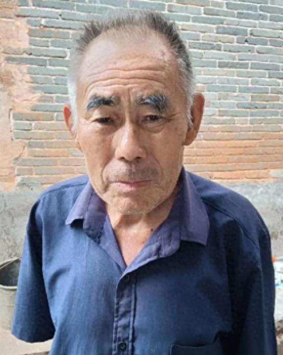 走失者照片 吉安市寻人：八旬老人走失，穿浅灰色...