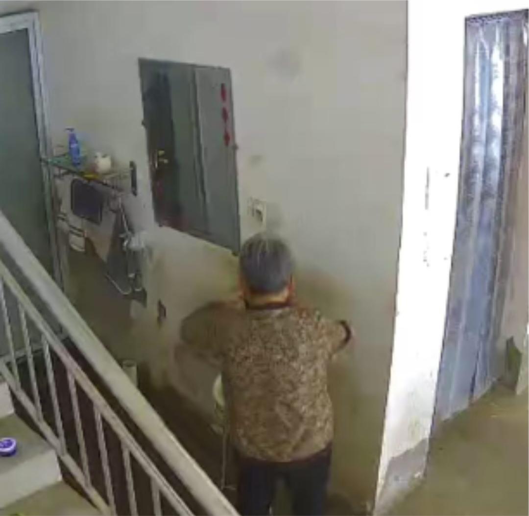 走失者照片 阜阳市寻人：六旬老太走失，穿碎花棉...
