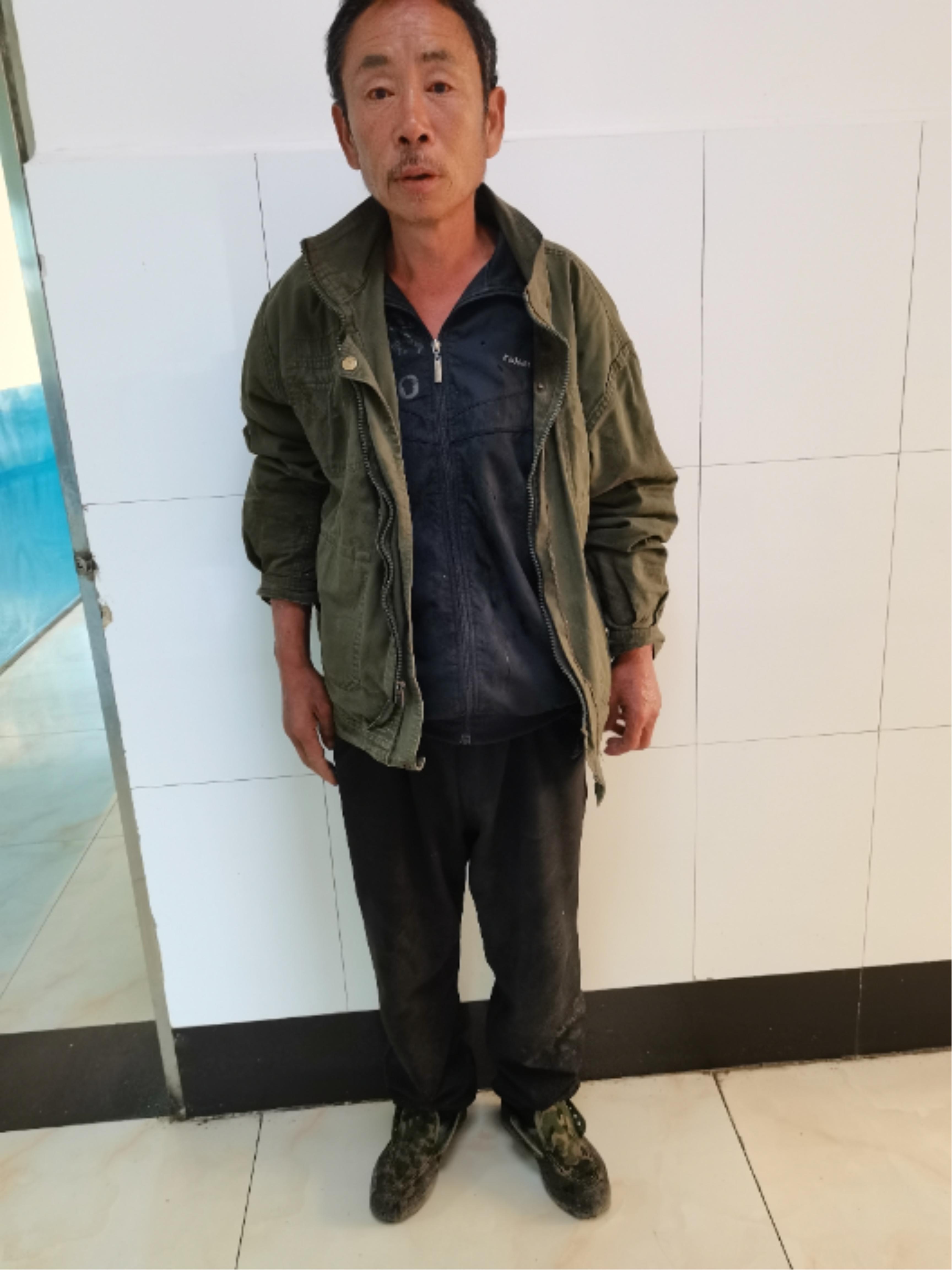 走失者照片 石家庄市寻亲：六旬老人被救助，穿军...