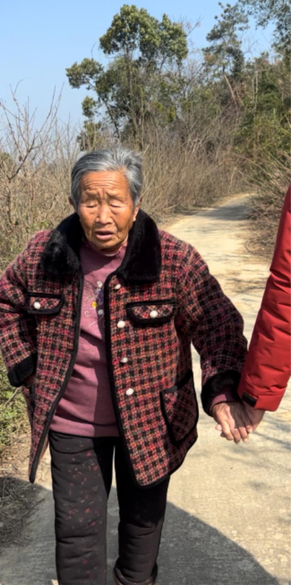 走失者照片 安庆市寻人：八旬老太走失，穿花衬衣...