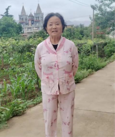 走失者照片 宝鸡市寻人：七旬老太走失，穿黑色短...