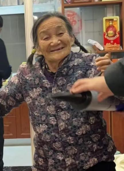 走失者照片 商丘市寻人：八旬老太走失，患精神障...