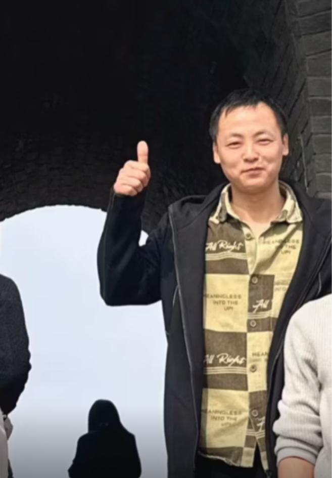 走失者照片 镇江市句容市寻人：青年男子走失，患...