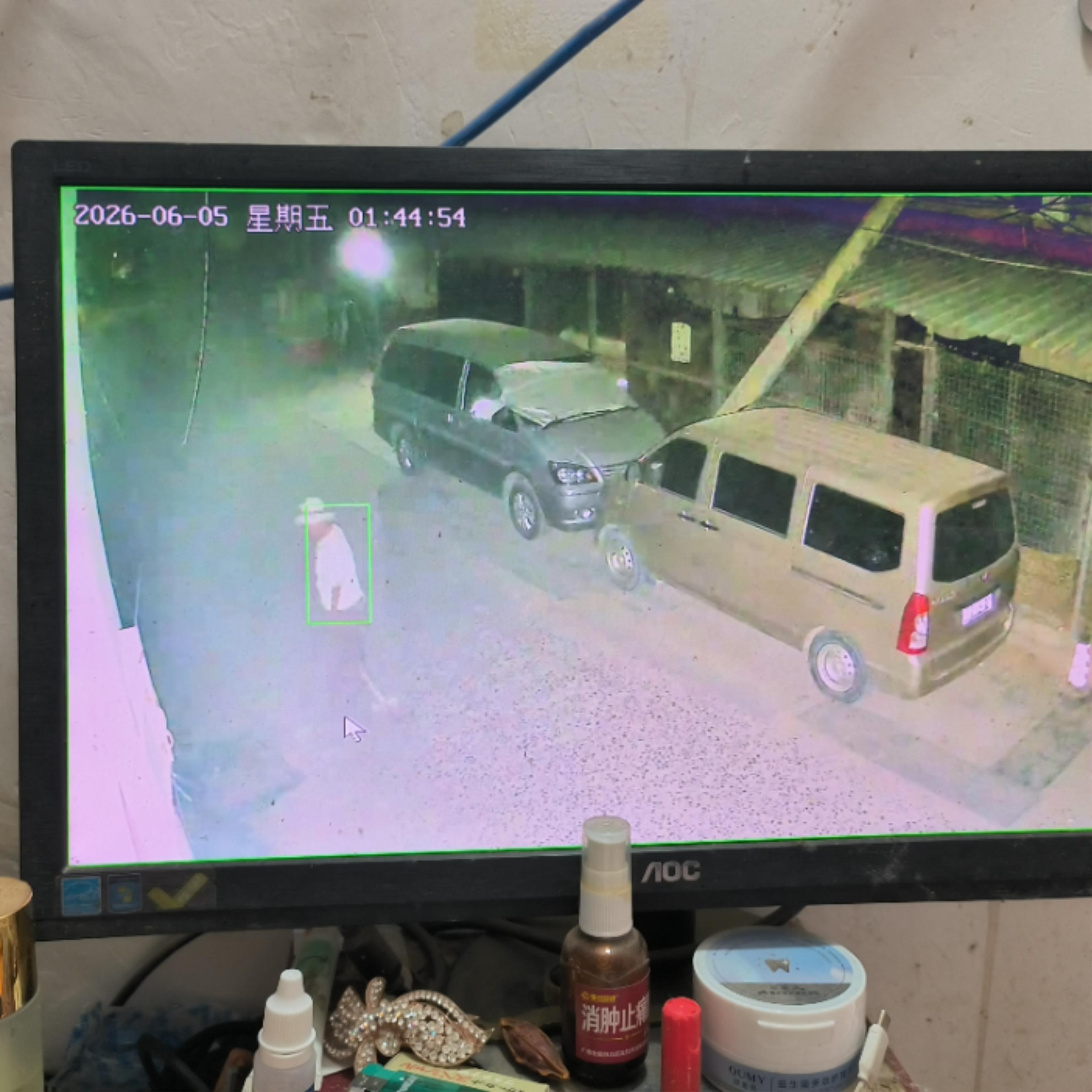 走失者照片 郑州市寻人：七旬老人走失，穿蓝灰色...