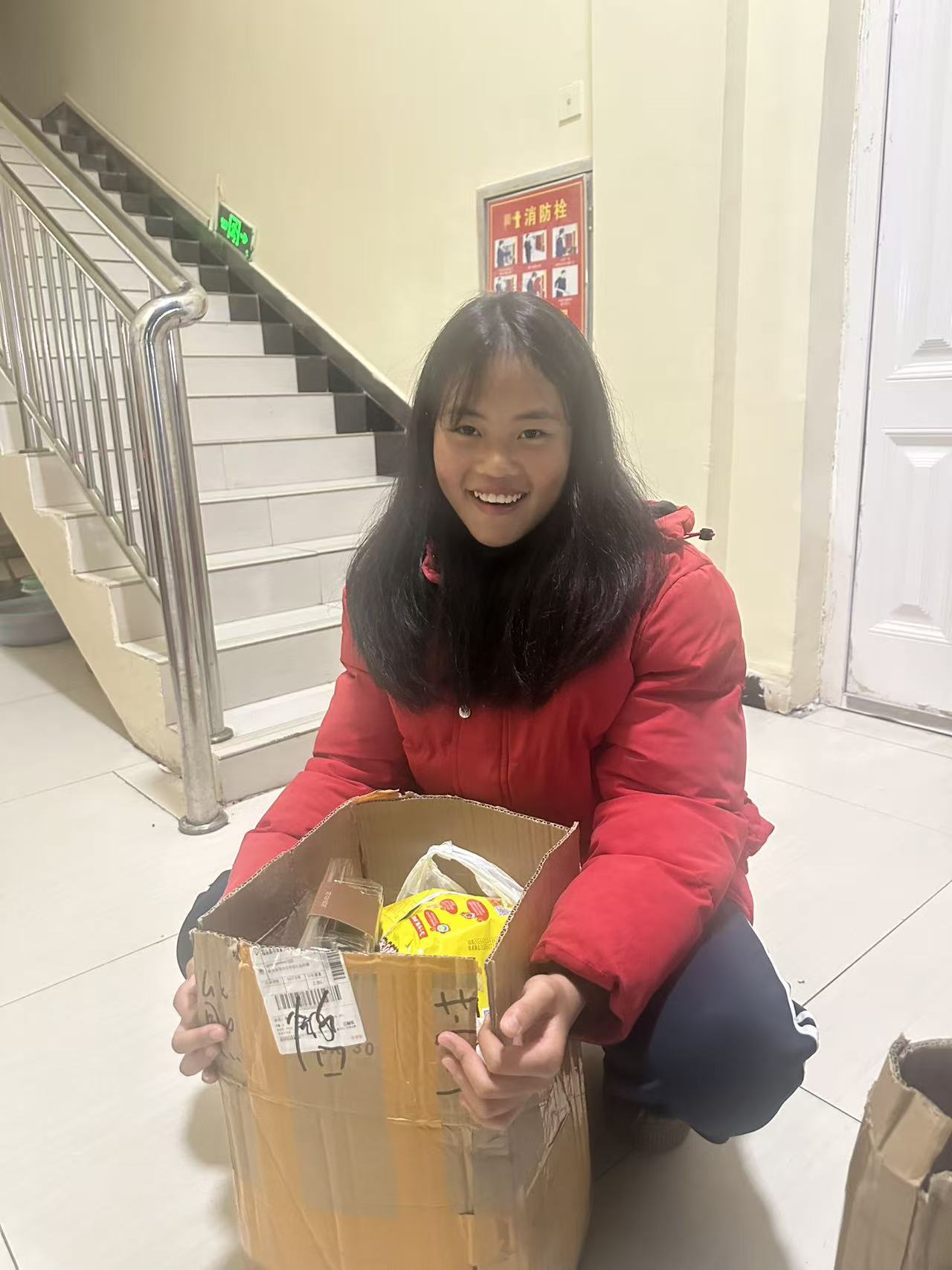 走失者照片 鄂州市寻人：14岁女孩走失，穿白底...