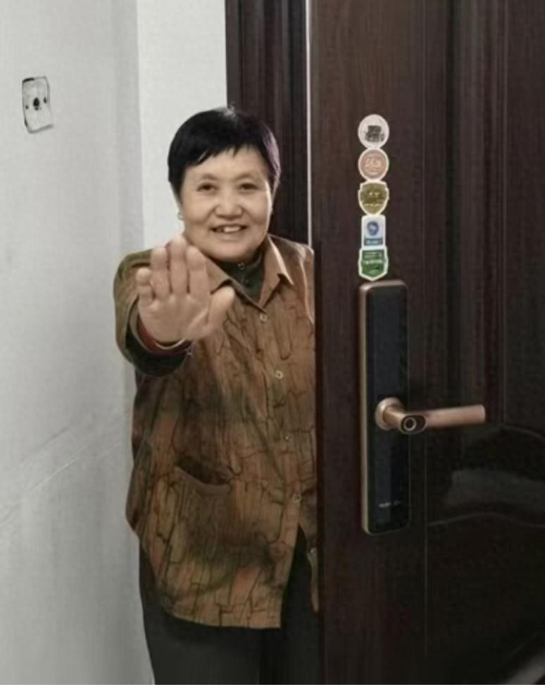 走失者照片 唐山寻人：七旬老太走失，患小脑萎缩...