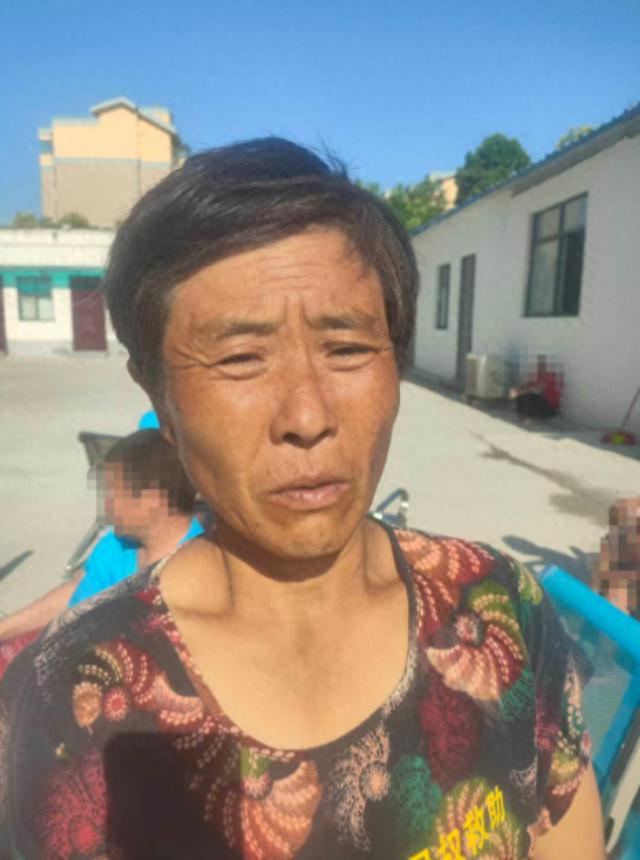 走失者照片 商丘市寻亲：五旬女子被救助，穿灰色...