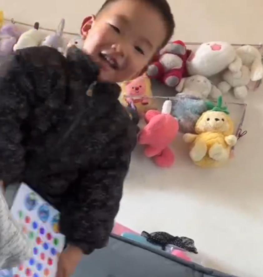 走失者照片 开封市寻人：3岁男孩走失，穿紫色上...