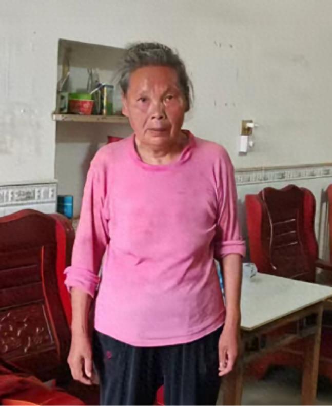 走失者照片 黄冈市寻人：六旬老太走失，穿红色外...