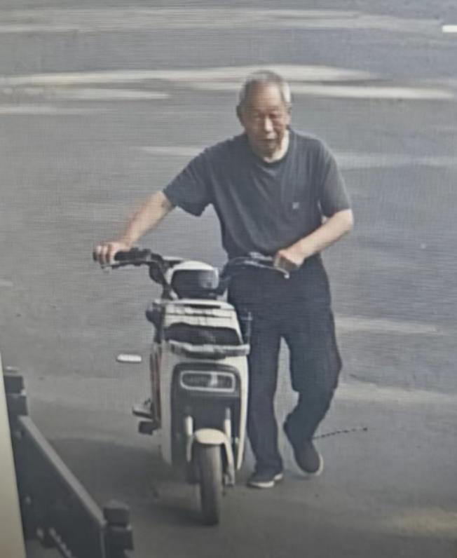 走失者照片 郑州市寻人：七旬老人走失，穿灰色短...