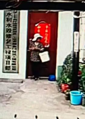 走失者照片 合肥市寻人：八旬老太走失，穿花上衣...