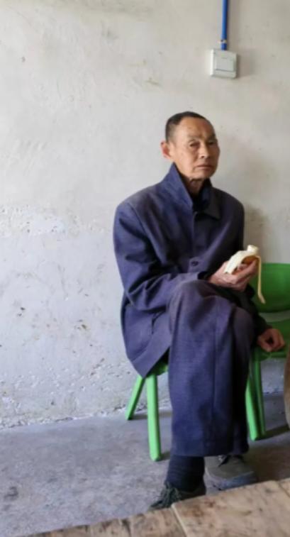 走失者照片 恩施州寻人：六旬老人走失，穿深色中...