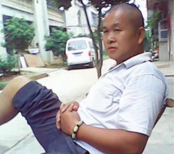 走失者照片 武汉市寻人：六旬老人走失，穿白色短...