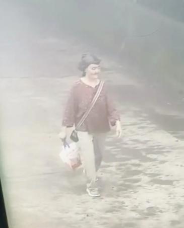 走失者照片 泸州市寻人：七旬老太走失，穿红色花...