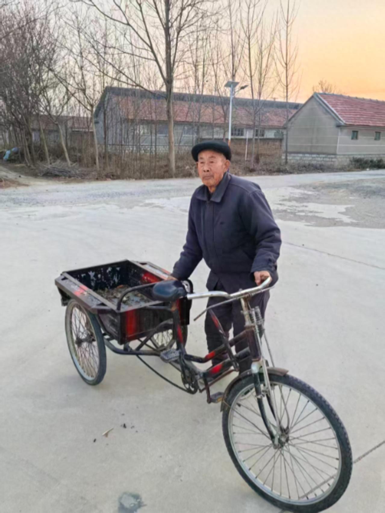 走失者照片 青岛市平度市寻人：八旬老人走失，穿...