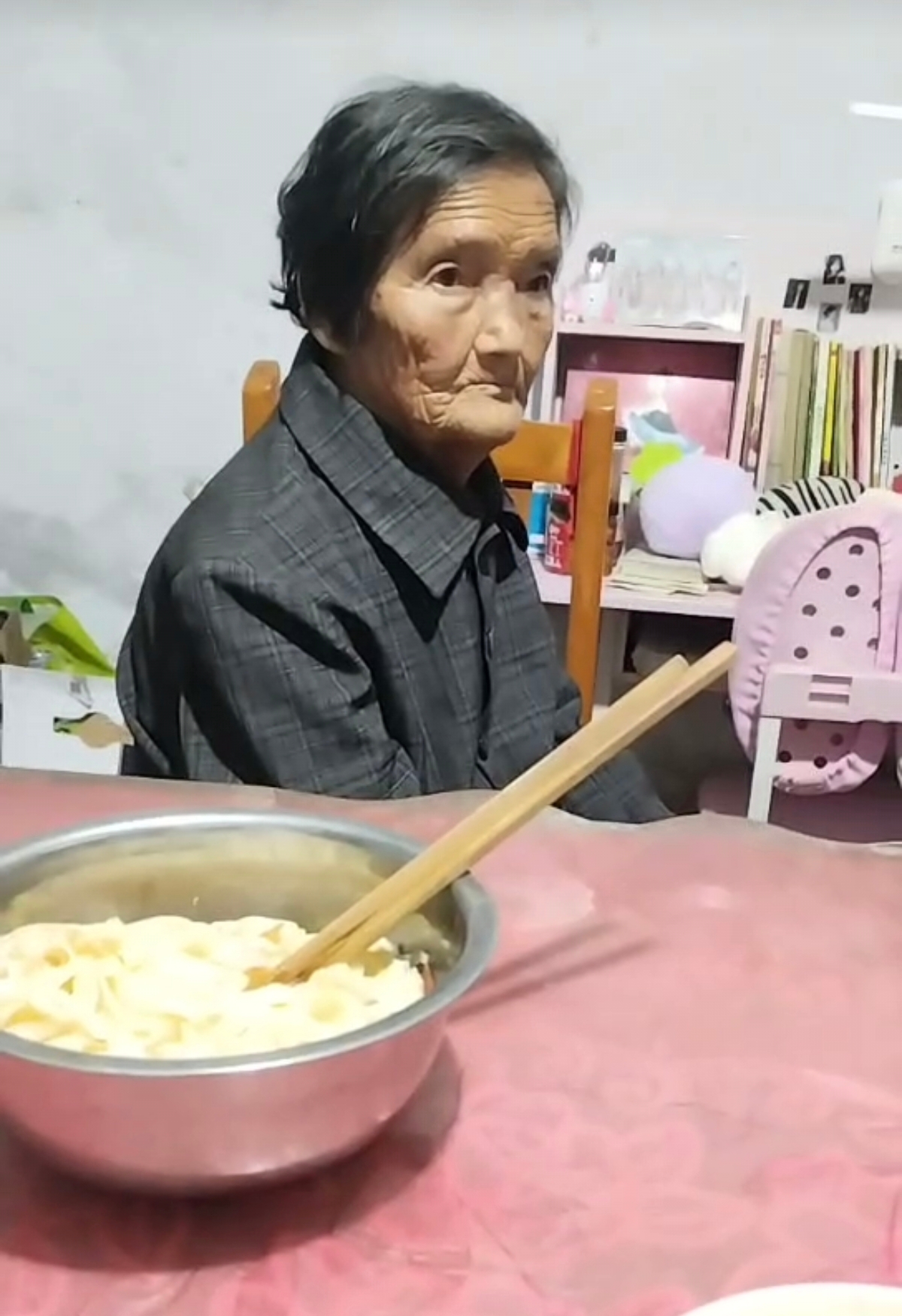 走失者照片 成都市简阳市寻人：九旬老太走失，穿...