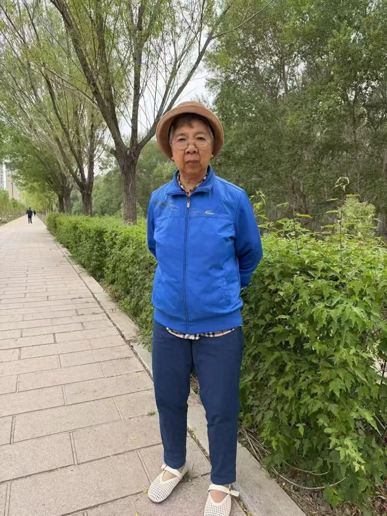 走失者照片 松原市寻人:七旬老太走失,穿蓝色运...