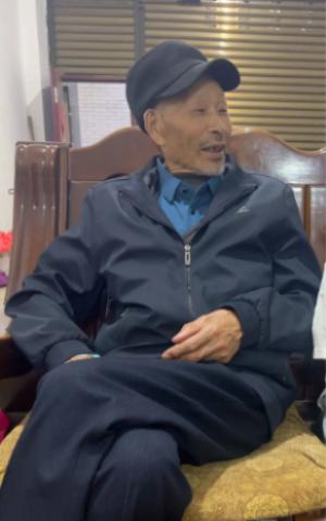 走失者照片 雅安市寻人：八旬老人走失，穿蓝色中...