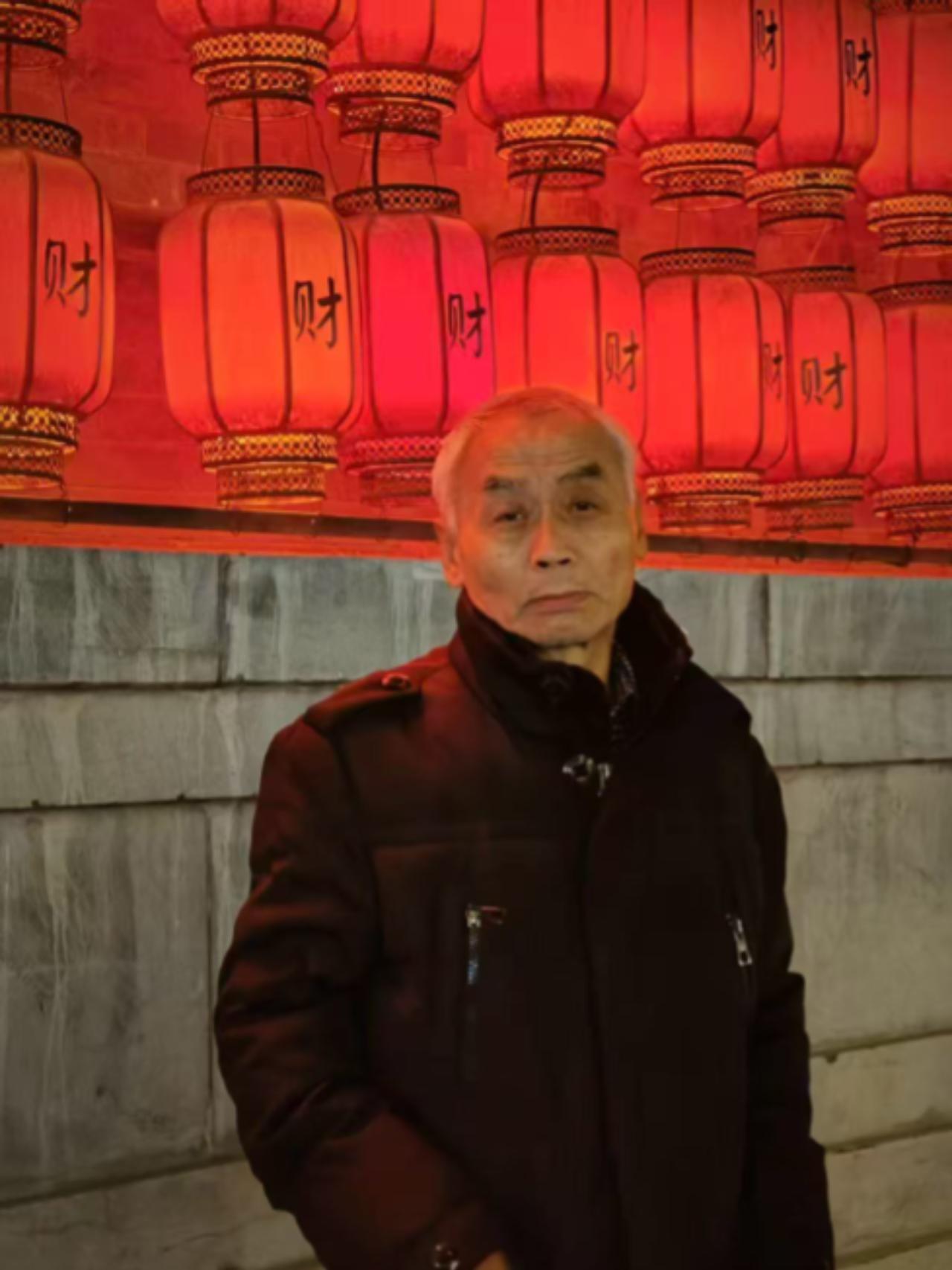 走失者照片 忻州寻人：六旬老人走失，穿灰色防晒...