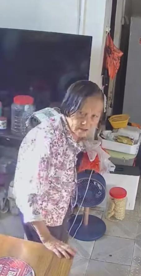走失者照片 海口市寻人：七旬老太走失，穿花上衣...