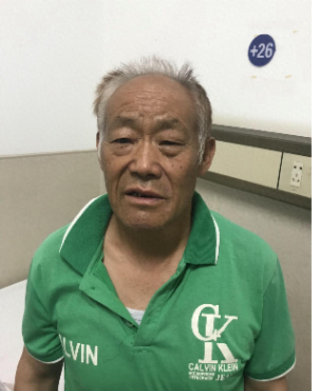 走失者照片 曲靖市寻人：六旬老人走失，穿黑色长...