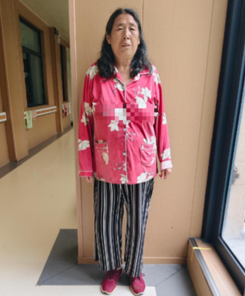 走失者照片 驻马店市寻亲：五旬女子被救助，穿红...