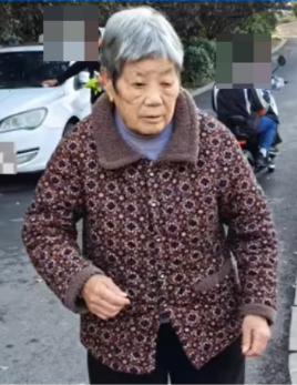 走失者照片 滁州明光寻人：八旬老太走失，穿白底...