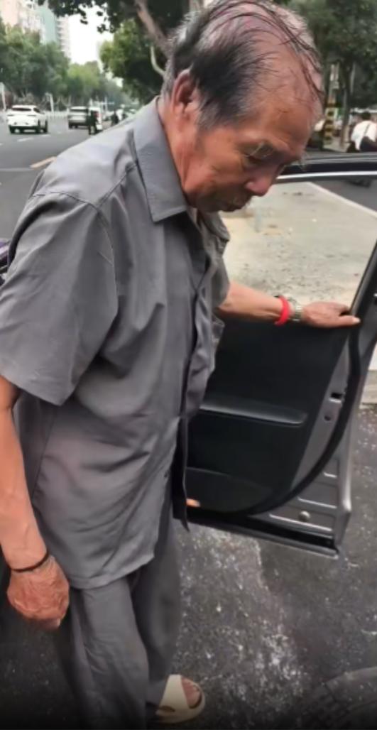 走失者照片 新乡市寻人：八旬老人走失，穿灰色衣...