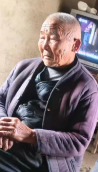 走失者照片 信阳市寻人：七旬老人走失，穿蓝色长...