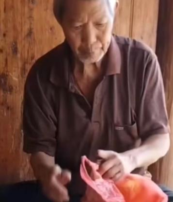 走失者照片 黔东南州寻人：七旬老人走失，穿棕色...