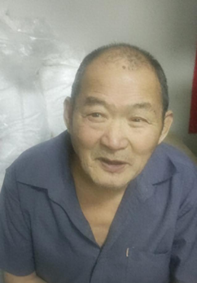 走失者照片 青岛市寻人：七旬老人走失，穿灰色短...