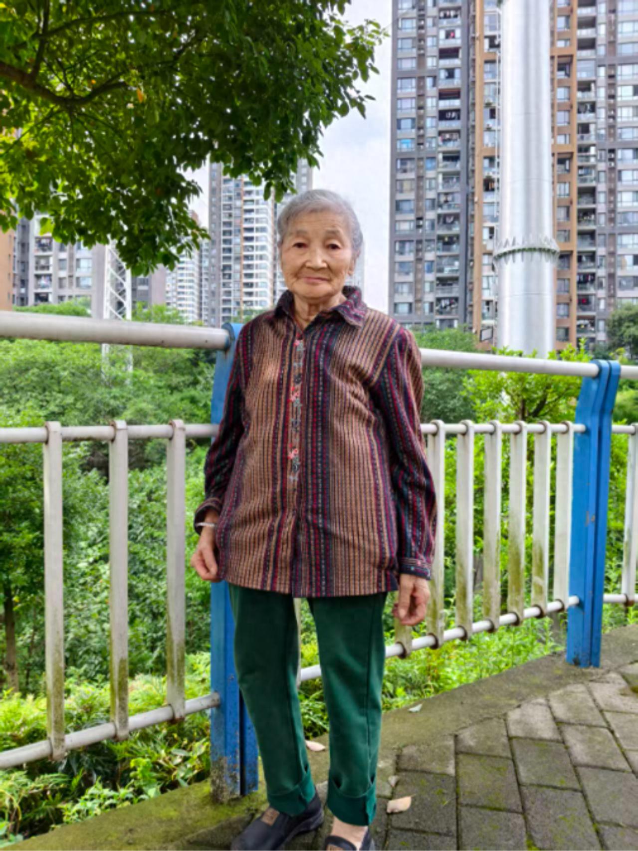 走失者照片 重庆市寻人：八旬老太走失，穿花上衣...