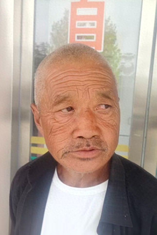 走失者照片 南阳市寻亲：六旬老人被救助，高1米...