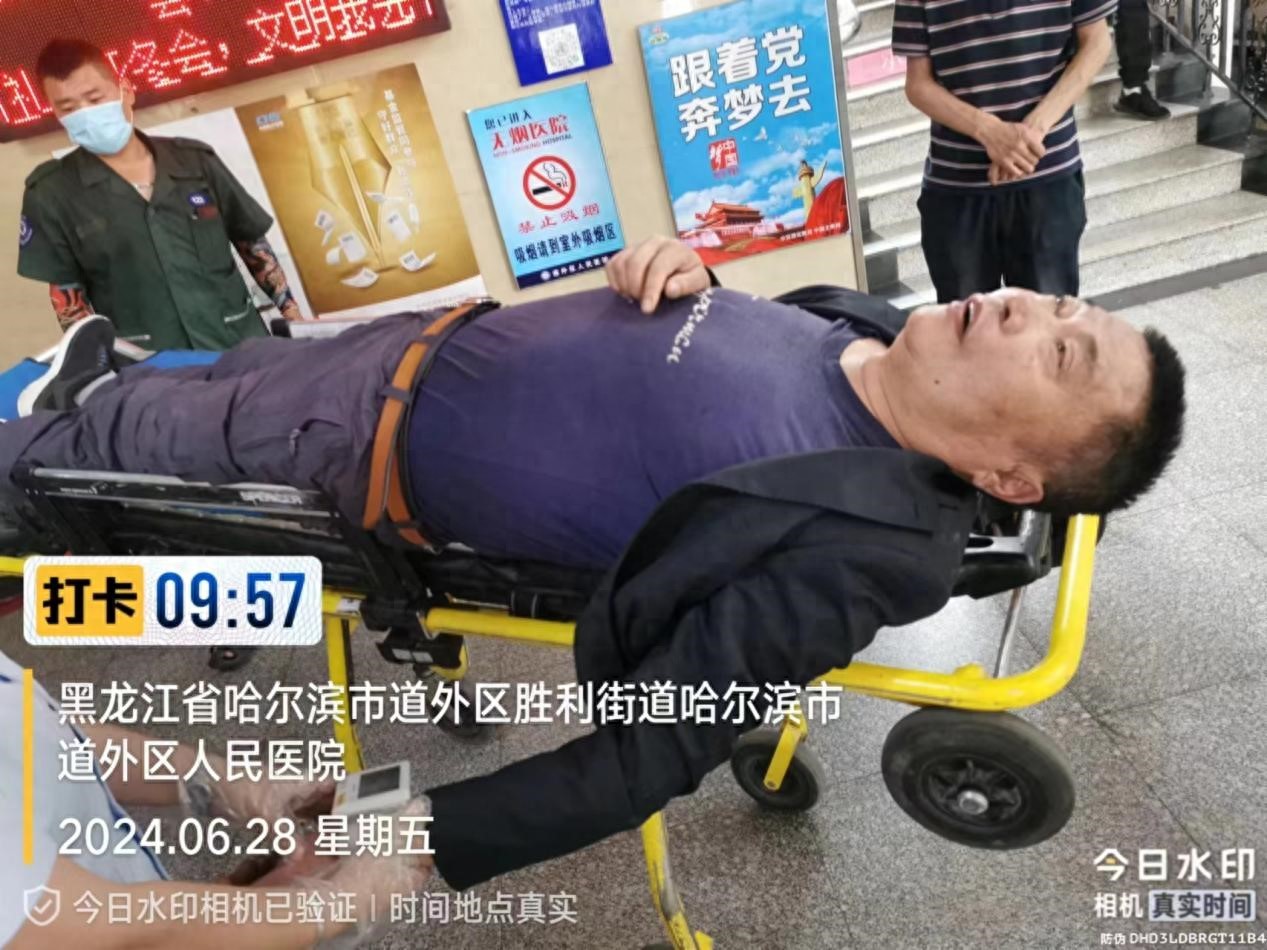 走失者照片 哈尔滨市寻亲：六旬老人被救助，穿黑...