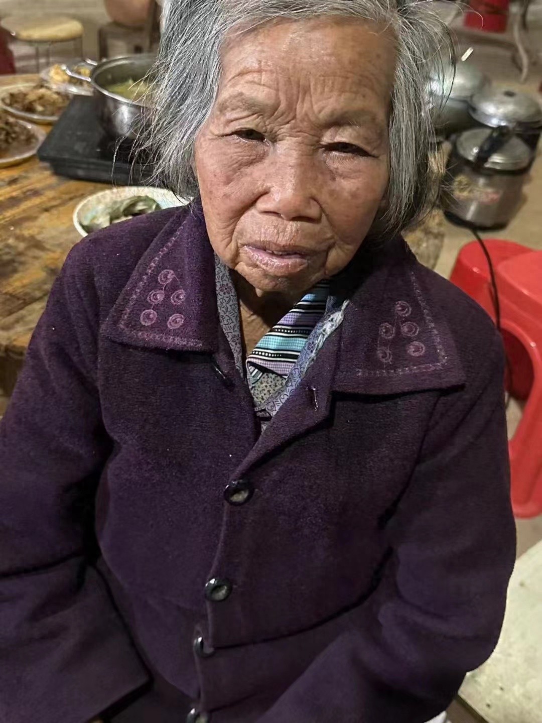 走失者照片 南宁市寻人：八旬老太走失，头发及肩...
