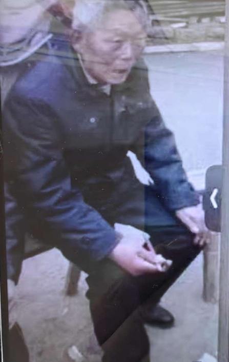 走失者照片 南充市寻人：八旬老人走失，穿蓝色外...