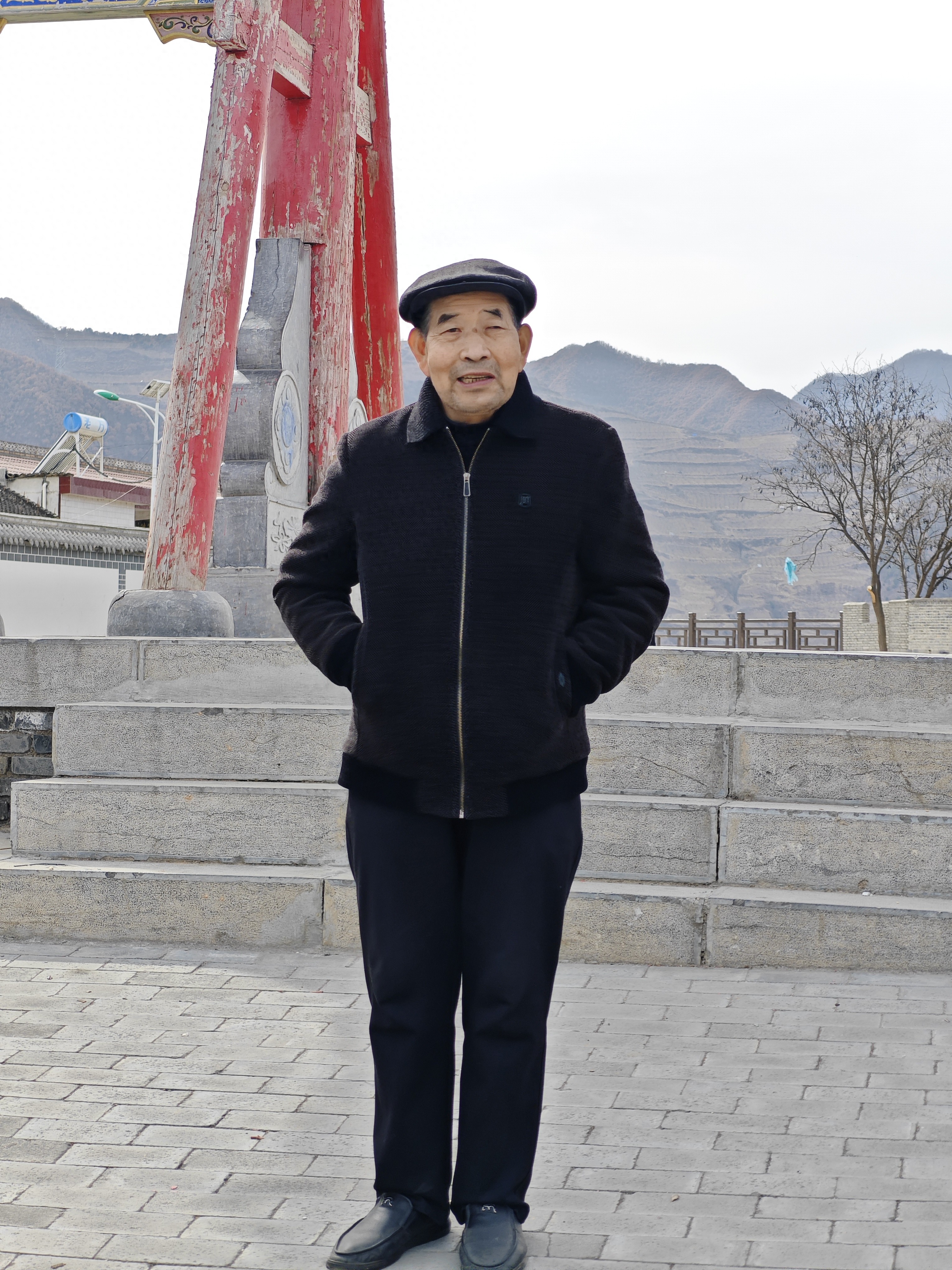 走失者照片 天水市寻人：六旬老人走失，穿灰黑色...