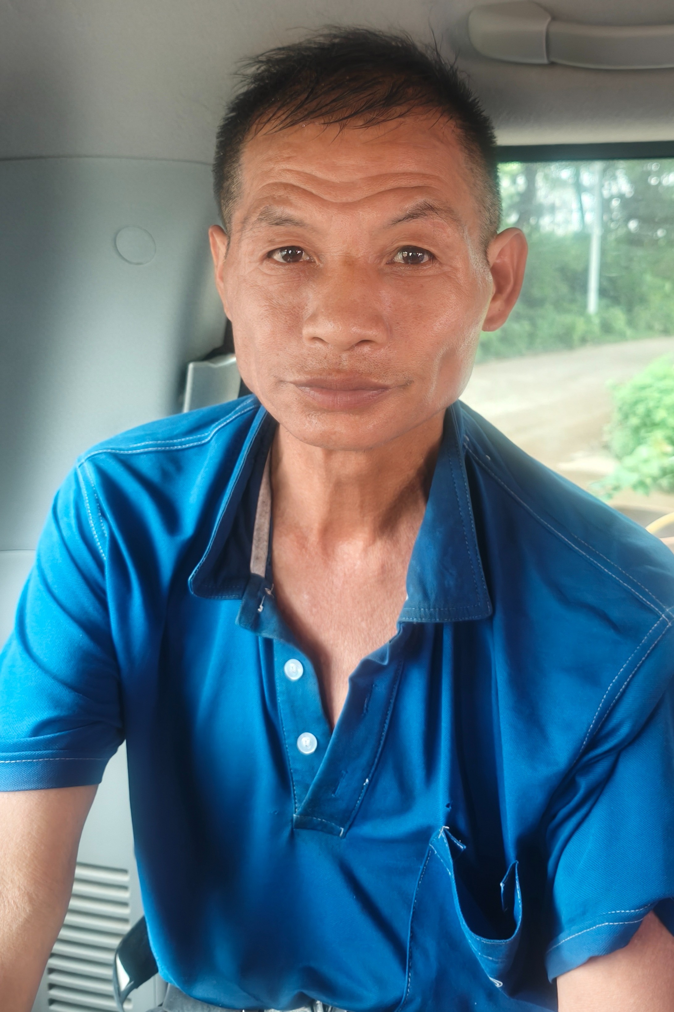走失者照片 南宁市寻亲：五旬男子被救助，高1米...