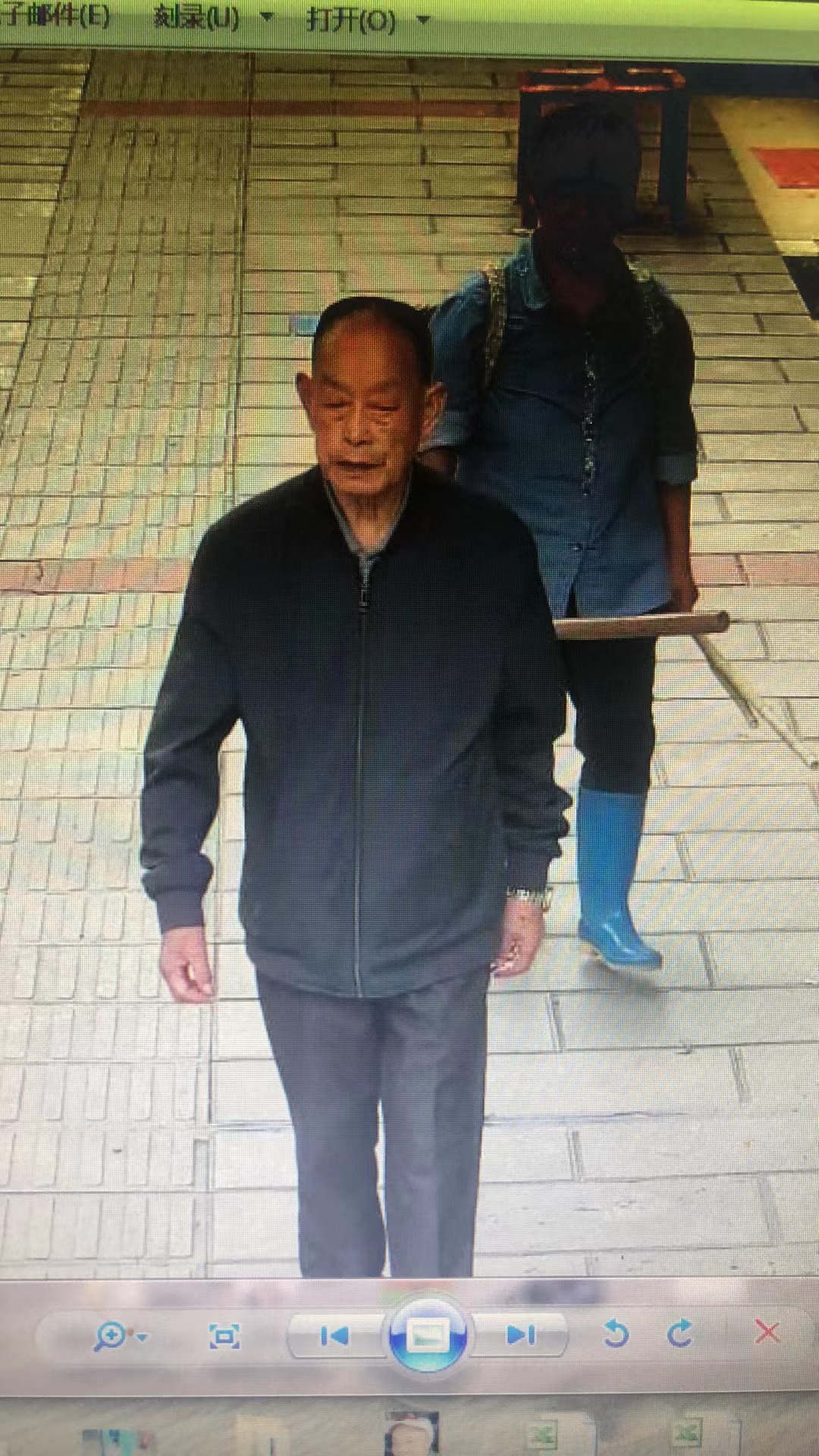 走失者照片 重庆市寻人：八旬老人走失，穿蓝色衣...