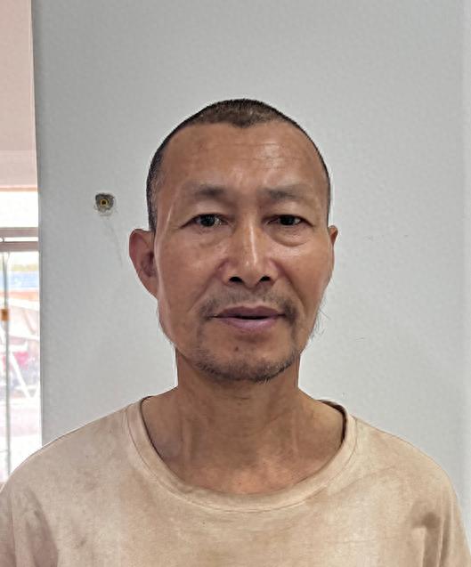 走失者照片 开封市寻亲：五旬男子被救助，穿米黄...