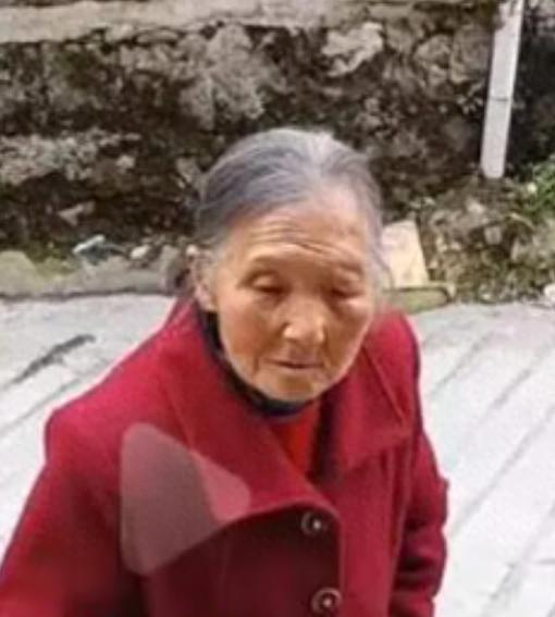 走失者照片 贵阳市寻人：八旬老太走失，灰白头发...