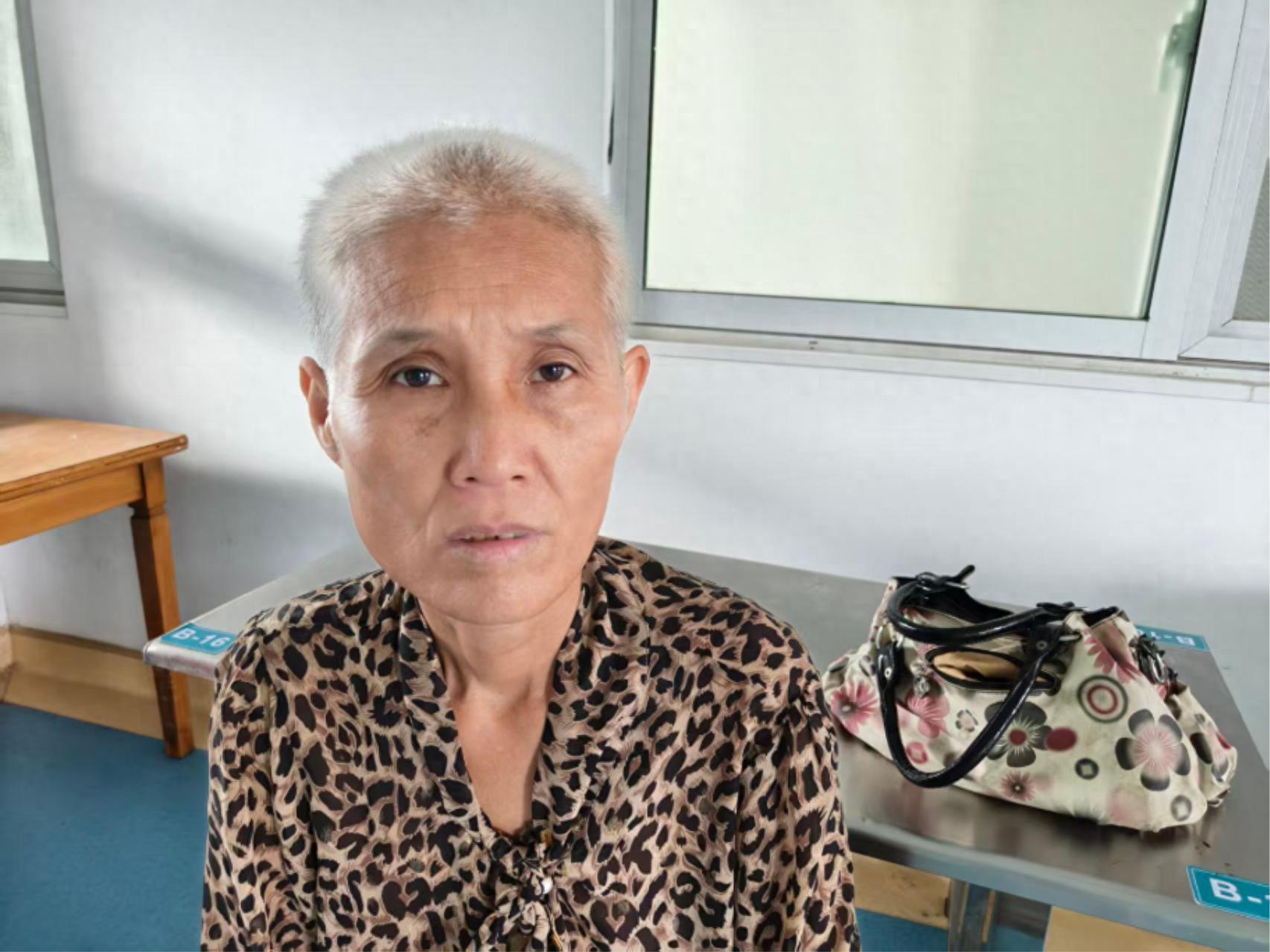 走失者照片 济宁市寻亲：六旬老太被救助，穿豹纹...