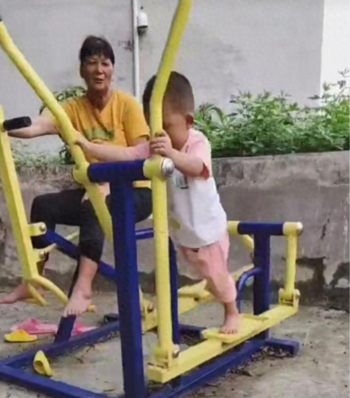 走失者照片 南宁横州寻人：婆孙俩因水灾失联，奶...
