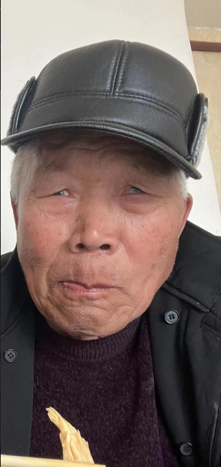 走失者照片 郑州市寻人：八旬老人走失，穿蓝色格...