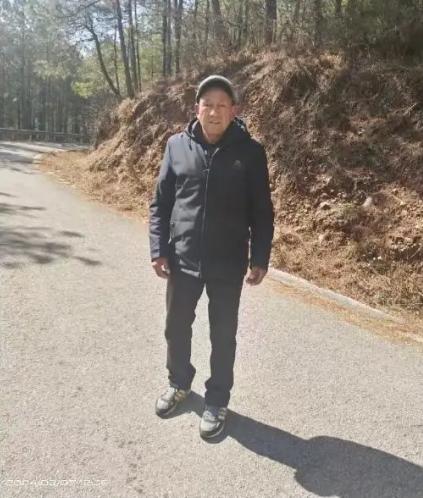 走失者照片 曲靖市寻人：七旬老人走失，穿深色衣...