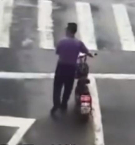 走失者照片 荆州市寻人：六旬老人走失，穿紫色短...