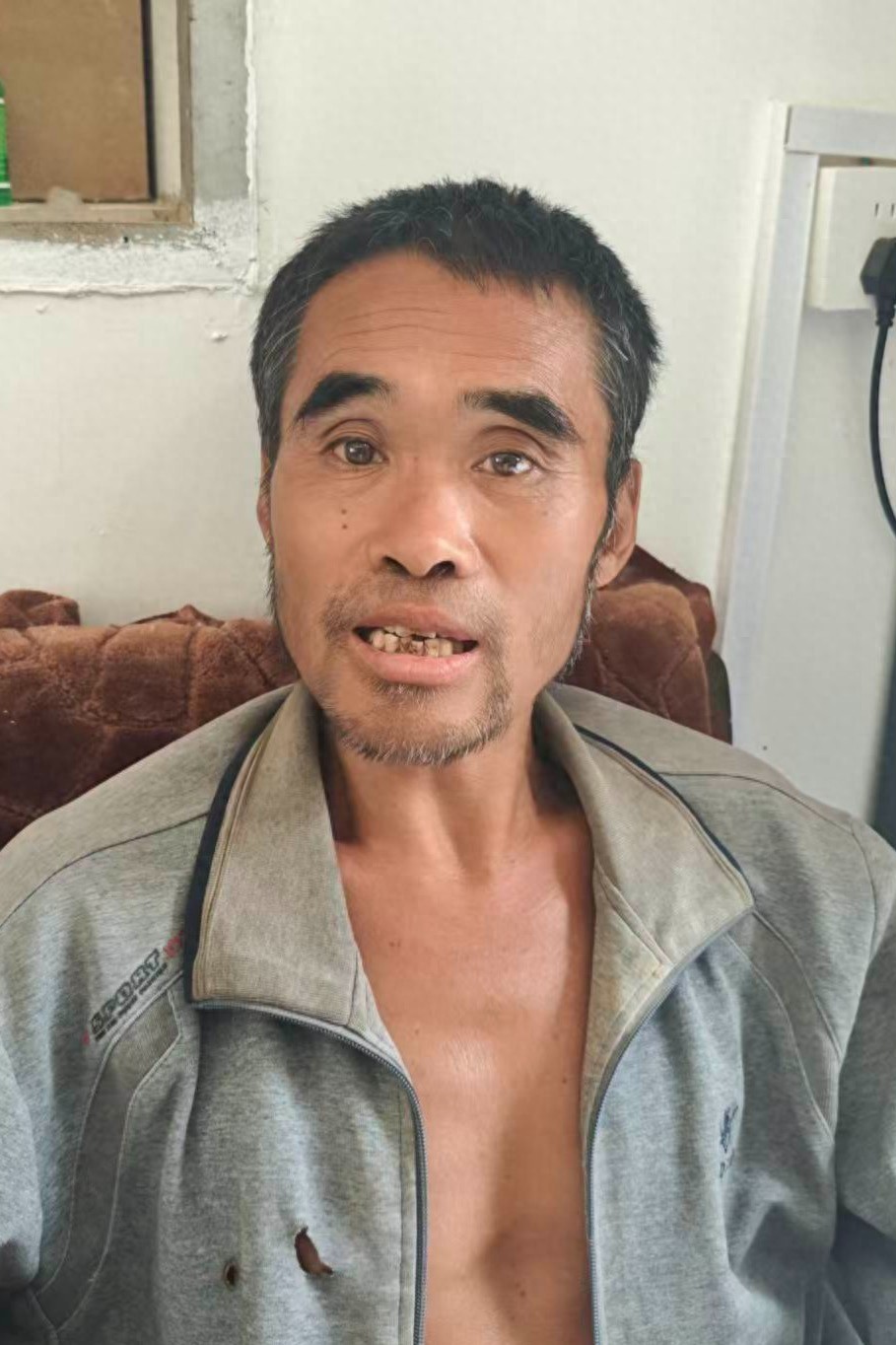 走失者照片 开封寻亲：五旬男子被救助，自述叫李...