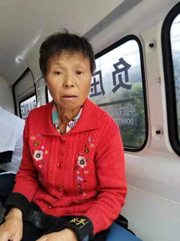 走失者照片 黄冈市寻亲：六旬老太被救助，短发，...