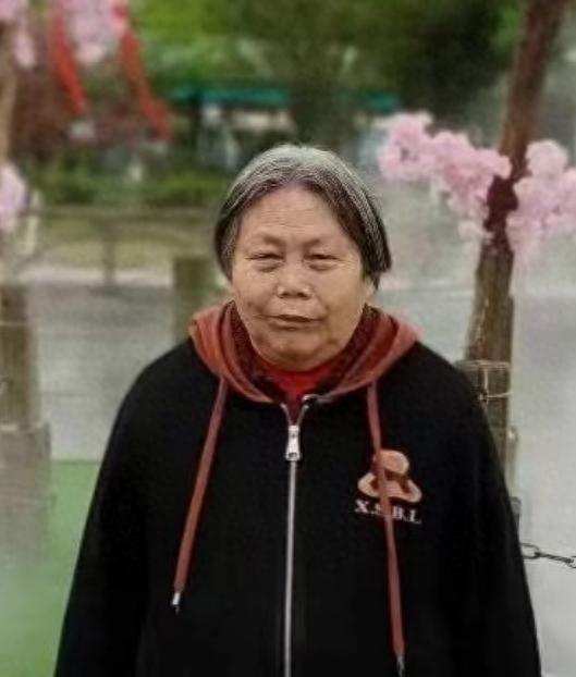 走失者照片 德阳市绵竹市寻人：七旬老太走失，灰...